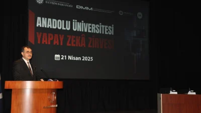 Eskişehir'deki Yapay Zeka Zirvesi'nde konuşan Fatih Dönmez, Türkiye'nin bu alanda