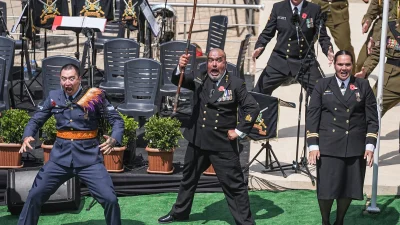 Yeni Zelandalı askerlerin anıldığı törende, uluslararası temsilciler ve diplomatik misyonlar