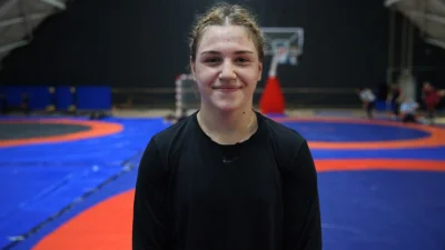 Milli Güreşçi Beyza Nur Akkuş’un Hedefi Avrupa Şampiyonluğu Yetenek taramasıyla güreşe başlayan 17 yaşındaki milli sporcu Beyza Nur