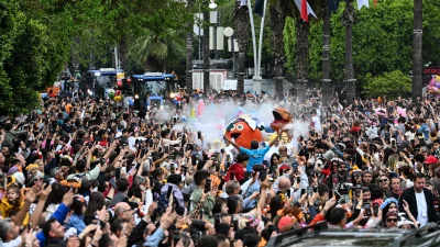 Adana’da bu yıl 13.’sü düzenlenen Uluslararası Portakal Çiçeği Karnavalı’nın kortej