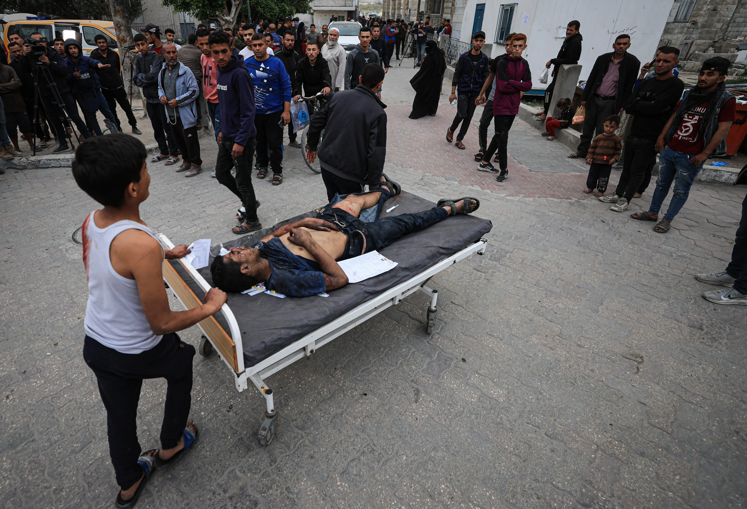 İsrail ordusunun Gazze kentindeki Al-Nakheel Caddesi’ne yönelik saldırısında çok sayıda