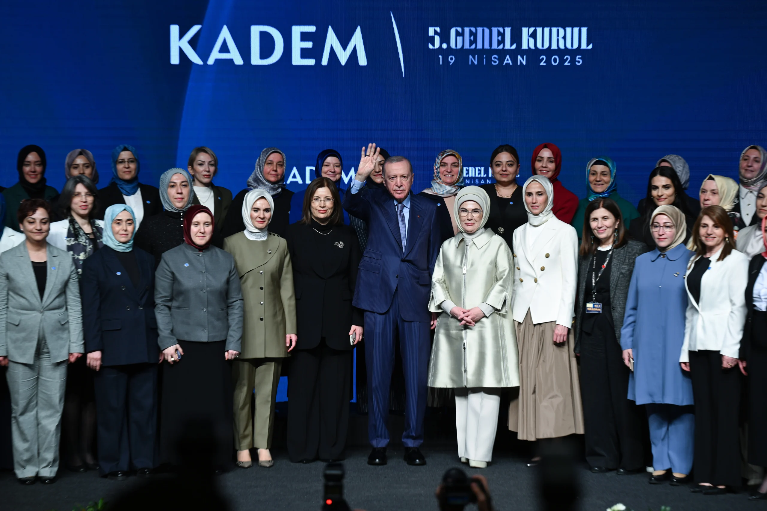 Cumhurbaşkanı Erdoğan, aile kurumunun küresel ve yerel tehditlerle karşı karşıya