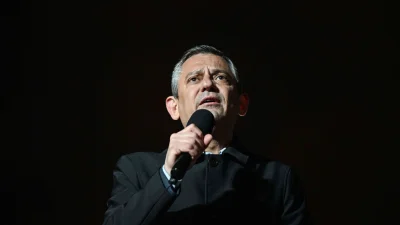 CHP lideri Özel, Şişli’deki mitingde İBB’ye yönelik soruşturmaları eleştirerek, belediye