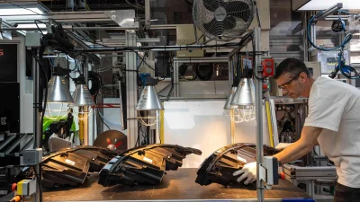 Stellantis ve Valeo iş birliğiyle geliştirilen yeniden üretilen LED far,