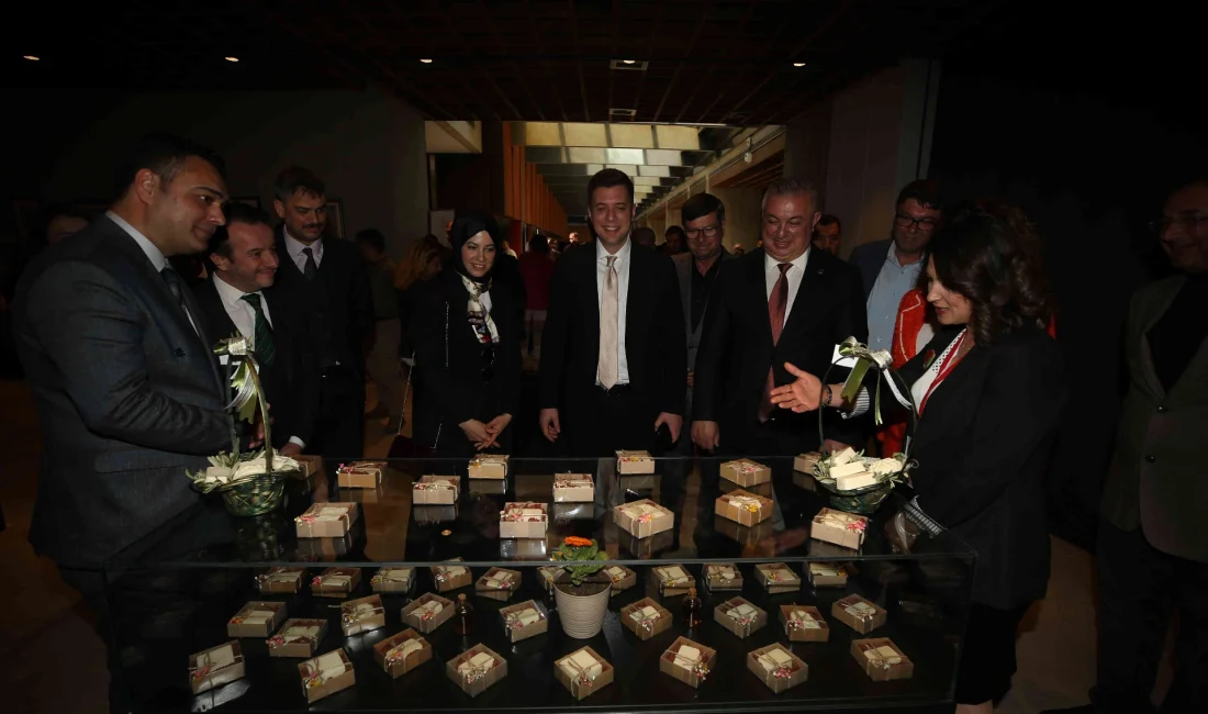 Ezine Halk Eğitim kursiyerlerinin el emeğiyle hazırladığı “Troya’dan Çanakkale’ye Tarihin