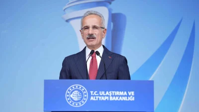 İstanbul Havalimanı’nda üç uçağın aynı anda bağımsız pistlerde iniş-kalkış yapabilmesini