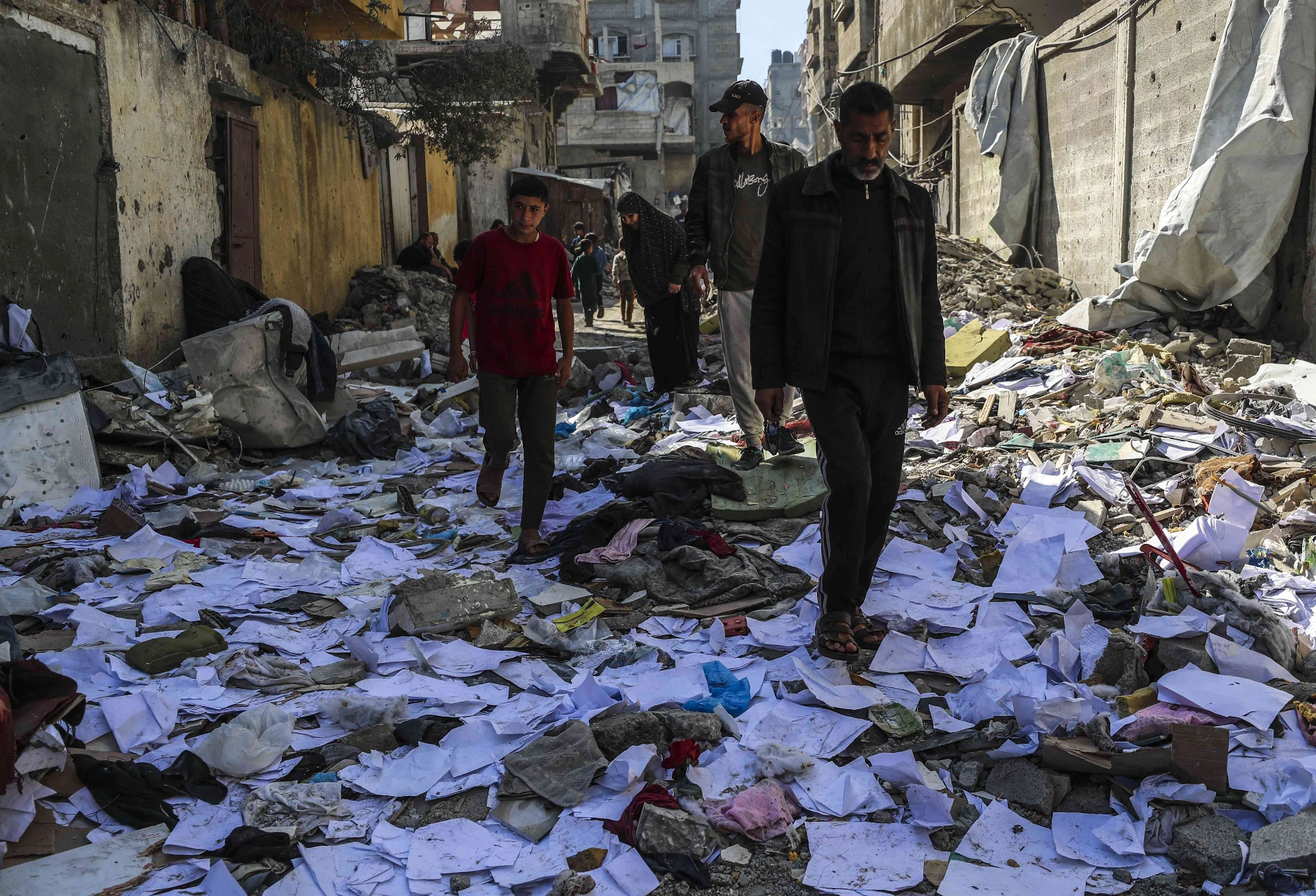 Gazze'ye gece saatlerinden bu yana düzenlenen saldırılarda en az 29