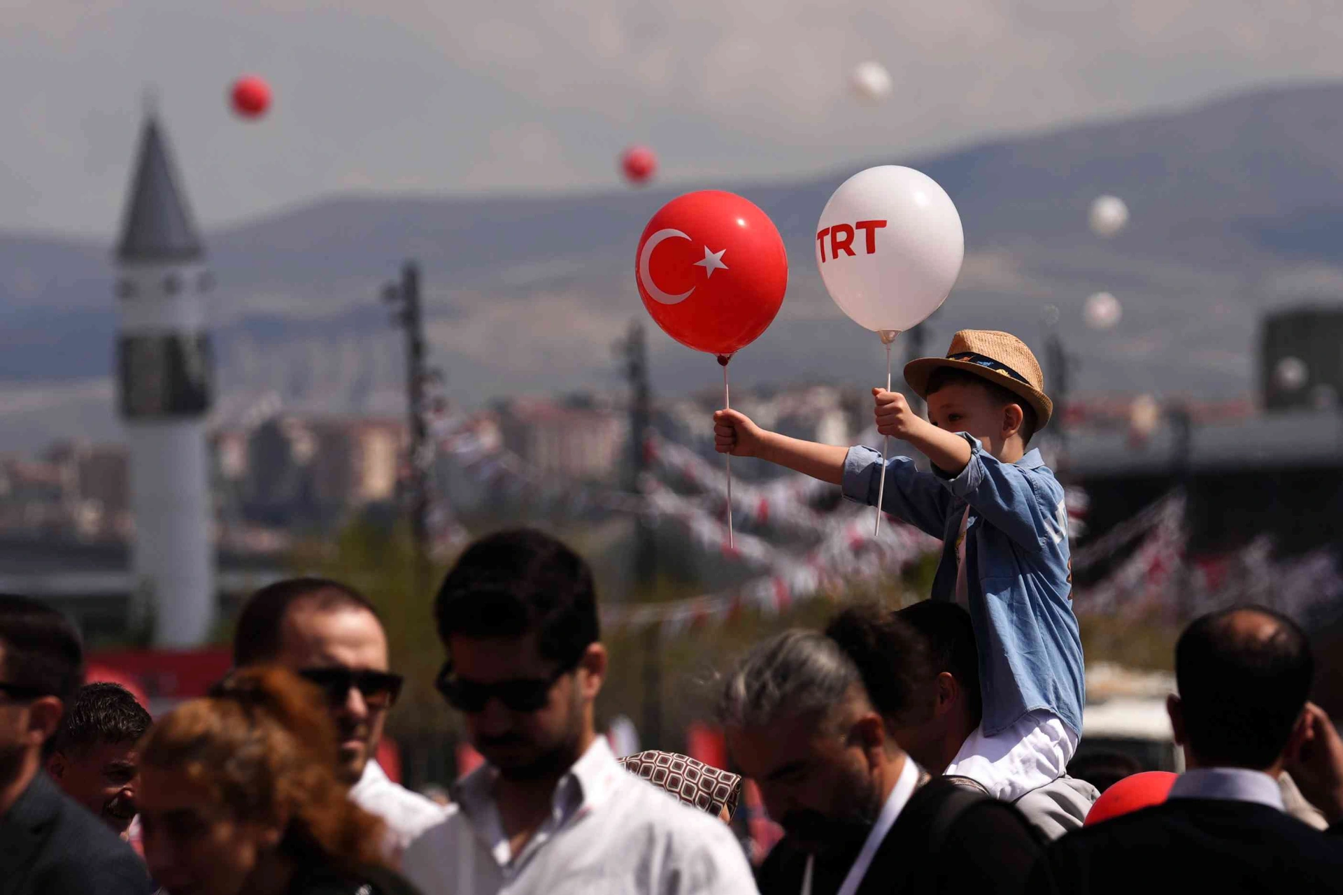 23 Nisan Ulusal Egemenlik ve Çocuk Bayramı kapsamında dünya çocukları,