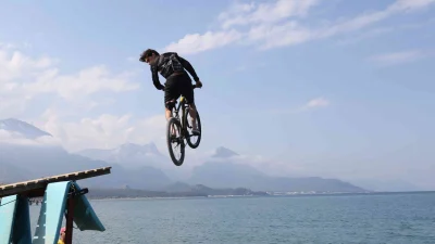 Antalya’nın Kemer ilçesinde düzenlenen Sky To Sea Dağ Bisikleti Yarışları