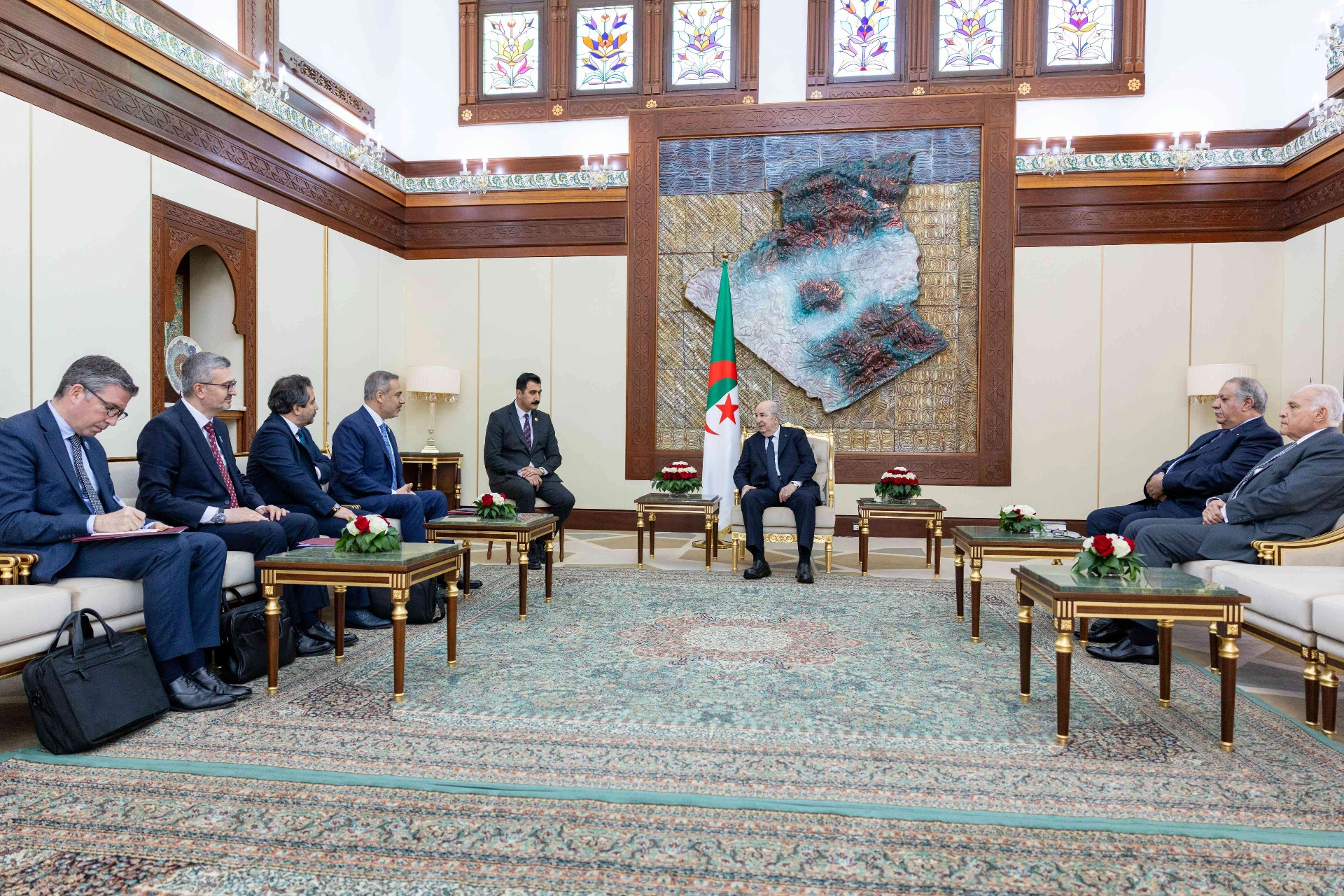 Bakan Hakan Fidan, resmi ziyareti kapsamında Cezayir Cumhurbaşkanı Tebbun ve