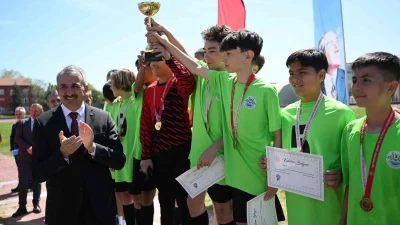 Edirne’de “Okuldan Spora” ve “Mahalle Ligi” Projeleri Başarıyı Artırdı Edirne’de iki yıldır sürdürülen spor projeleri, öğrencilerin hem okul başarısını