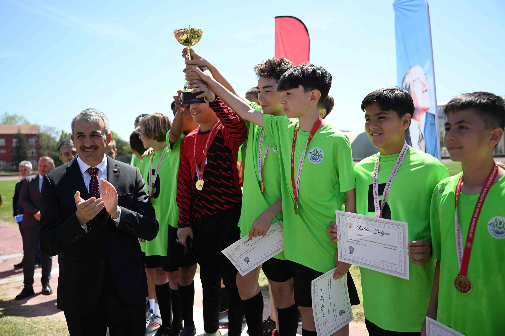 Edirne’de iki yıldır sürdürülen spor projeleri, öğrencilerin hem okul başarısını