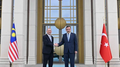 Cumhurbaşkanı Yardımcısı Cevdet Yılmaz, Malezya Başbakan Yardımcısı Yusuf’u kabul etti;