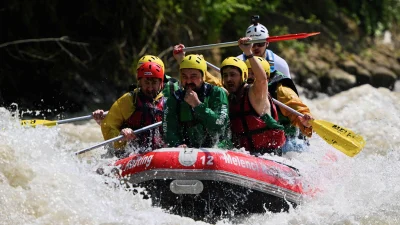 Melen Çayı’nda Rafting Keyfi: Maceraseverler Akın Etti Düzce'de hafta sonu tatilini değerlendirmek isteyen maceraseverler, Melen Çayı’nda rafting