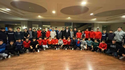 Taha Akgül, 17 Yaş Altı Güreş Milli Takımı Kampını Ziyaret Etti Türkiye Güreş Federasyonu Başkanı Taha Akgül, genç güreşçilerin kampını ziyaret