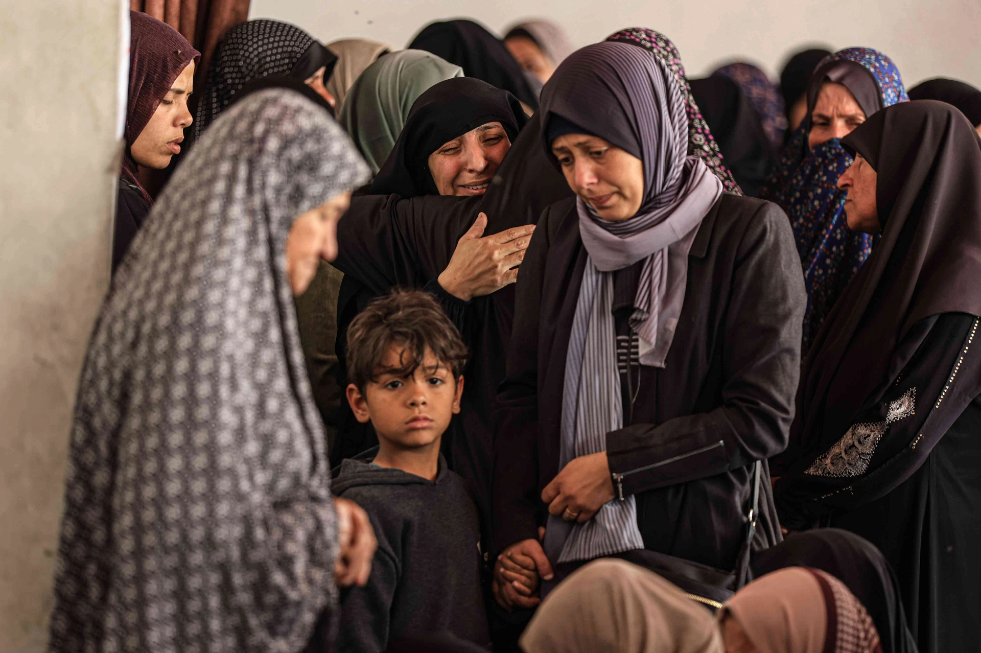İsrail'in Gazze Şeridi'ne yönelik saldırılarında kadın ve çocukların da aralarında