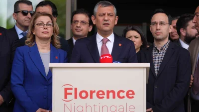 CHP Genel Başkanı Özgür Özel, Sırrı Süreyya Önder’i tedavi gördüğü