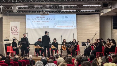 İZÜ’nün ev sahipliğinde düzenlenen çalıştayda, müzik öğretmenliği eğitimi çok yönlü