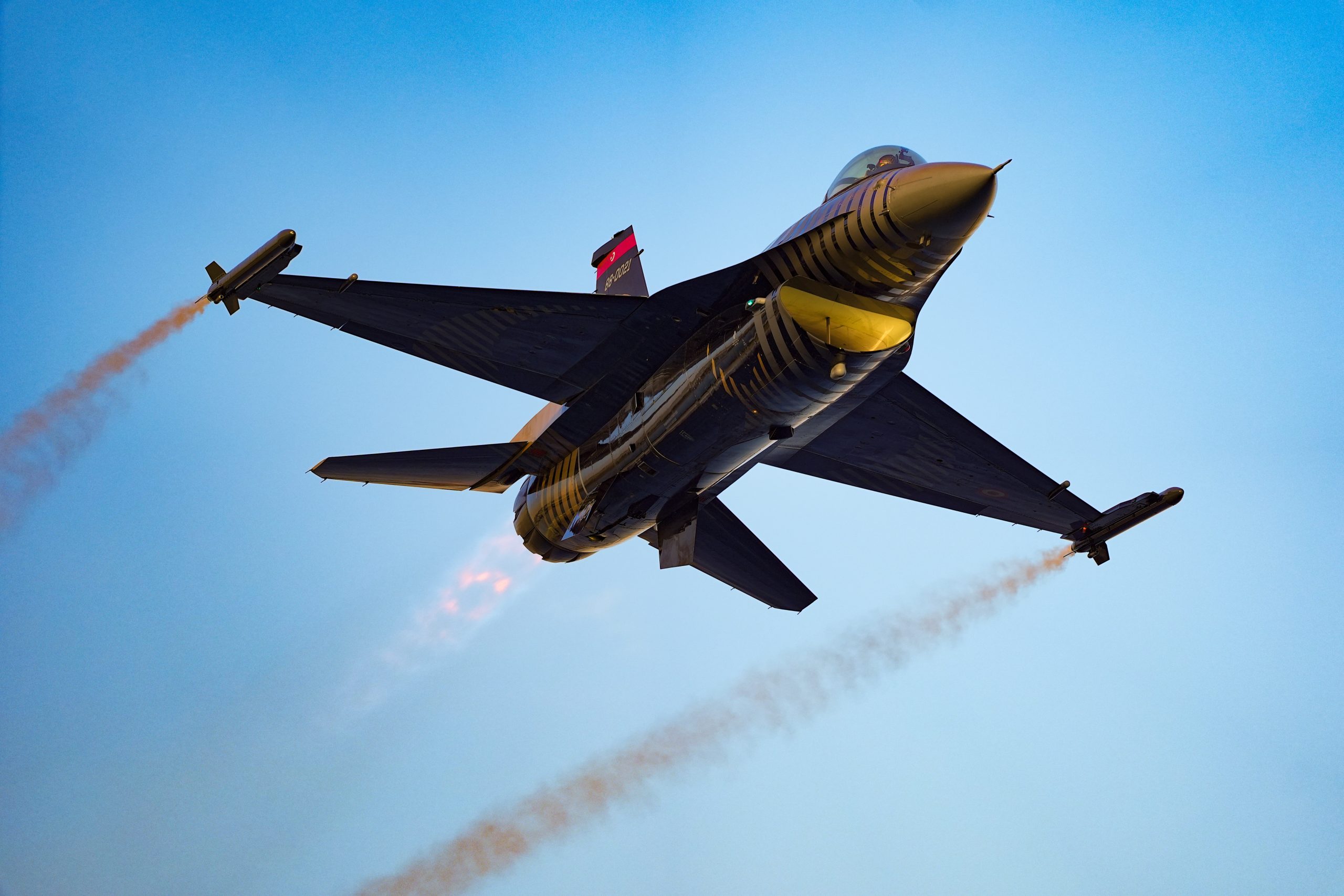 İstanbul’un fethi kutlamaları kapsamında görev alacak SOLOTÜRK, Yenikapı üzerinde nefes
