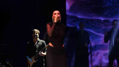 Ünlü şarkıcı Sıla, yaz turnesinin ikinci durağı olan Antalya’da sahne