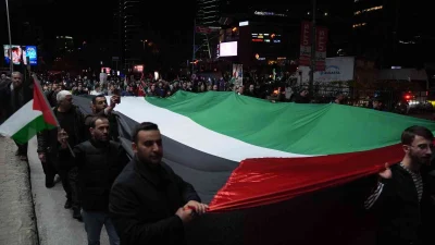 Filistin'le Dayanışma Platformu üyeleri, Gazze'deki saldırılara dikkat çekmek için İsrail’in