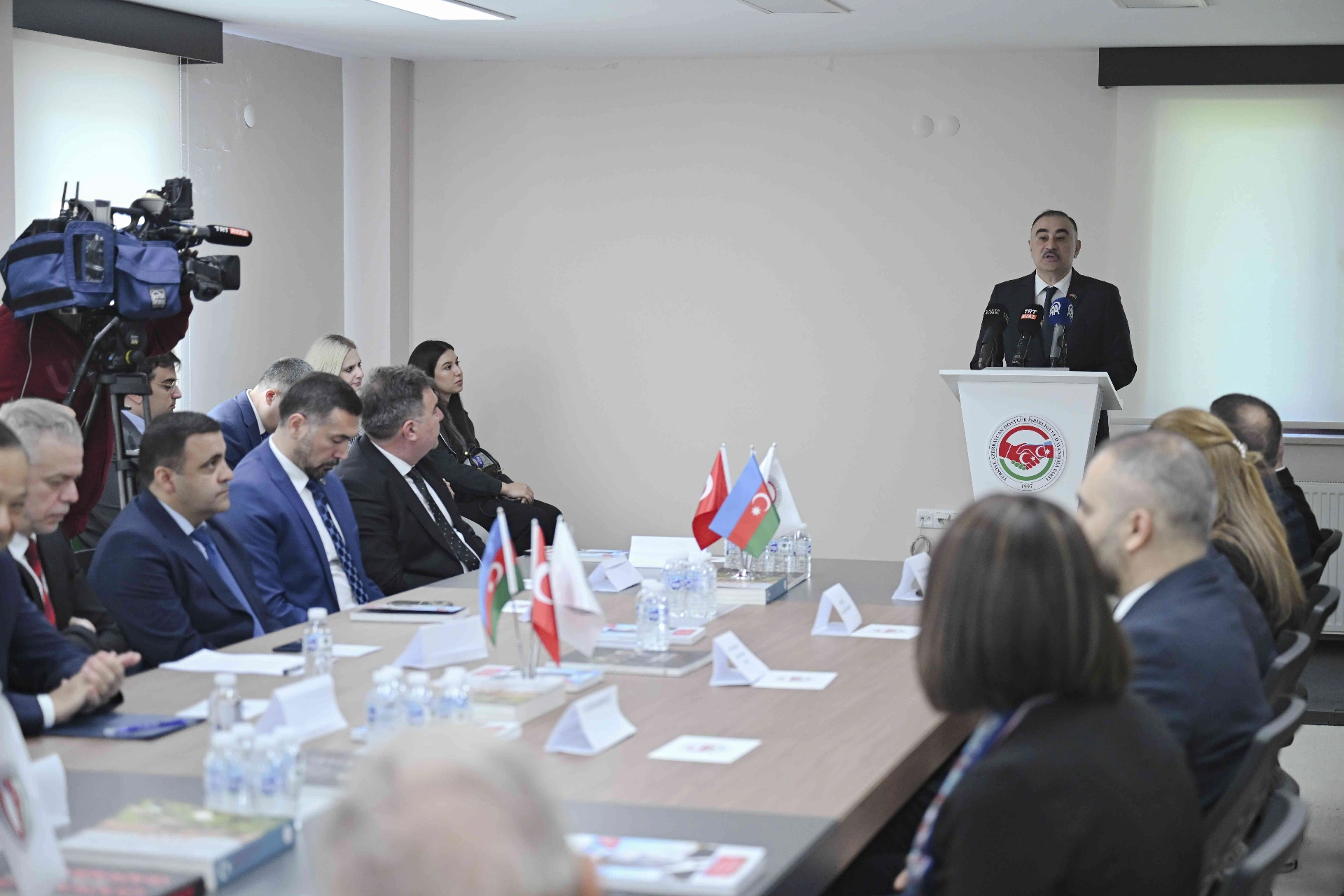 Haydar Aliyev'in doğumunun 102. yılında Ankara'da düzenlenen panelde, Türk dünyasının