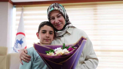 Kadın çalışanlar, hazırlanan senaryo sonrası karşılarında çocuklarını görünce gözyaşlarına hakim