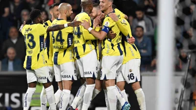 Fenerbahçe, Başakşehir deplasmanında farklı galibiyetle moral bulurken, galibiyet serisini 7