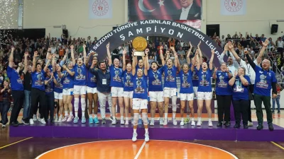 JM Çanakkale Belediyespor, Kadınlar Süper Ligi’ne Yükseldi Çanakkale temsilcisi, play-off final serisinin 5. maçında üstün oyunla galip
