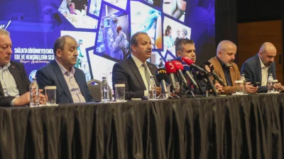 Sağlık-Sen, “Sağlıkta Görünmeyen Emek: Ebe ve Hemşirelerin Sesi” temalı toplantısıyla