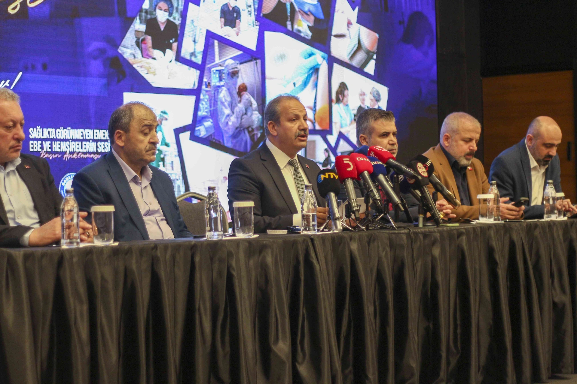 Sağlık-Sen, “Sağlıkta Görünmeyen Emek: Ebe ve Hemşirelerin Sesi” temalı toplantısıyla