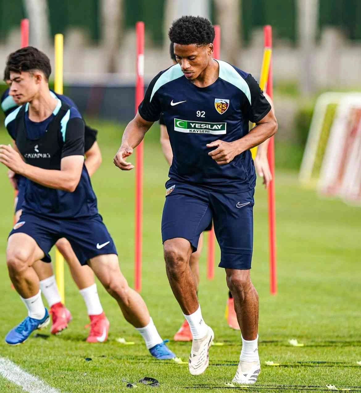 Süper Lig’in 36. haftasında Galatasaray’a konuk olacak Kayserispor, hazırlıklarına yoğun