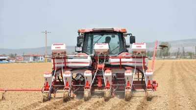 Tarımda yeni nesil yaklaşımı benimseyen yüksek lisans mezunu Enes Kelem,