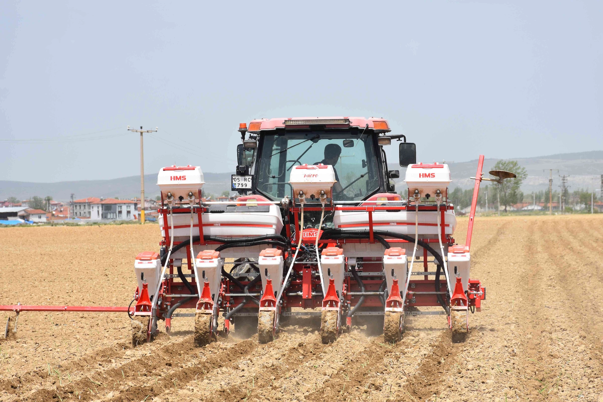 Tarımda yeni nesil yaklaşımı benimseyen yüksek lisans mezunu Enes Kelem,