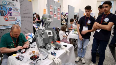 Gebze Teknik Üniversitesi’nde düzenlenen uluslararası robot olimpiyatları, Türkiye’nin dört bir