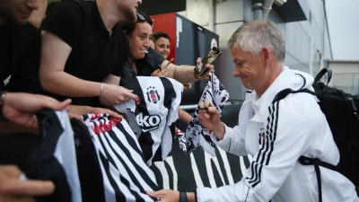 Beşiktaş kafilesi Alanya’da coşkuyla karşılandı Trendyol Süper Lig'de Alanyaspor ile karşılaşacak Beşiktaş, özel uçakla Alanya’ya