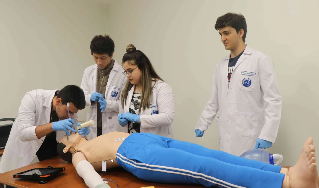 Kayseri’de kurulan Gevher Nesibe Tıbbi Simülasyon Merkezi, hekim adaylarını gerçek