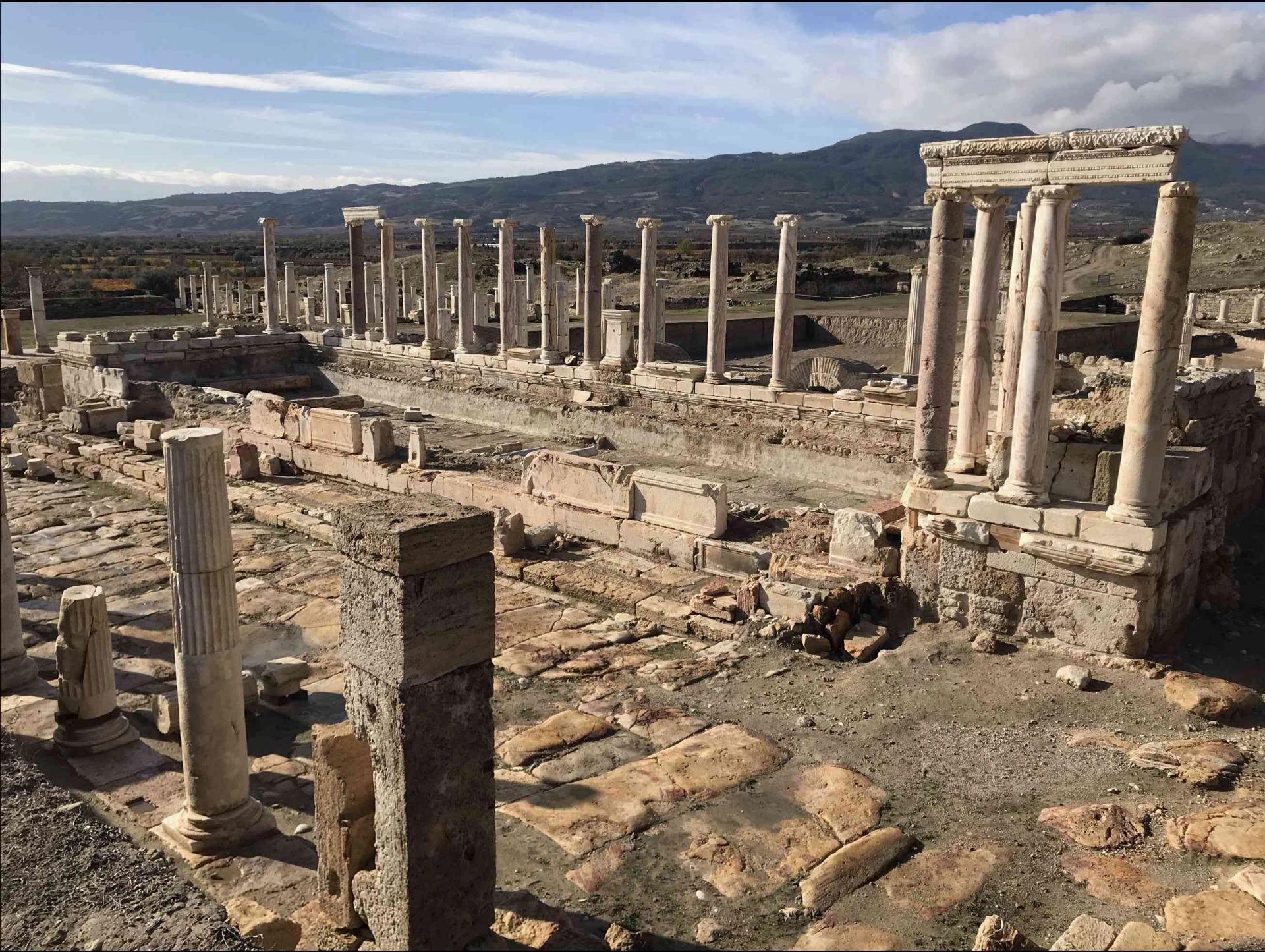 İş Bankası, Pamukkale Üniversitesi öncülüğünde yürütülen Laodikeia ve Tripolis kazılarına