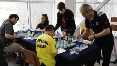 Türkiye Gençler Satranç Şampiyonası Samsun’da Nefes Kesmeye Devam Ediyor Türkiye Satranç Federasyonu tarafından düzenlenen Türkiye Gençler Satranç Şampiyonası, Samsun’da