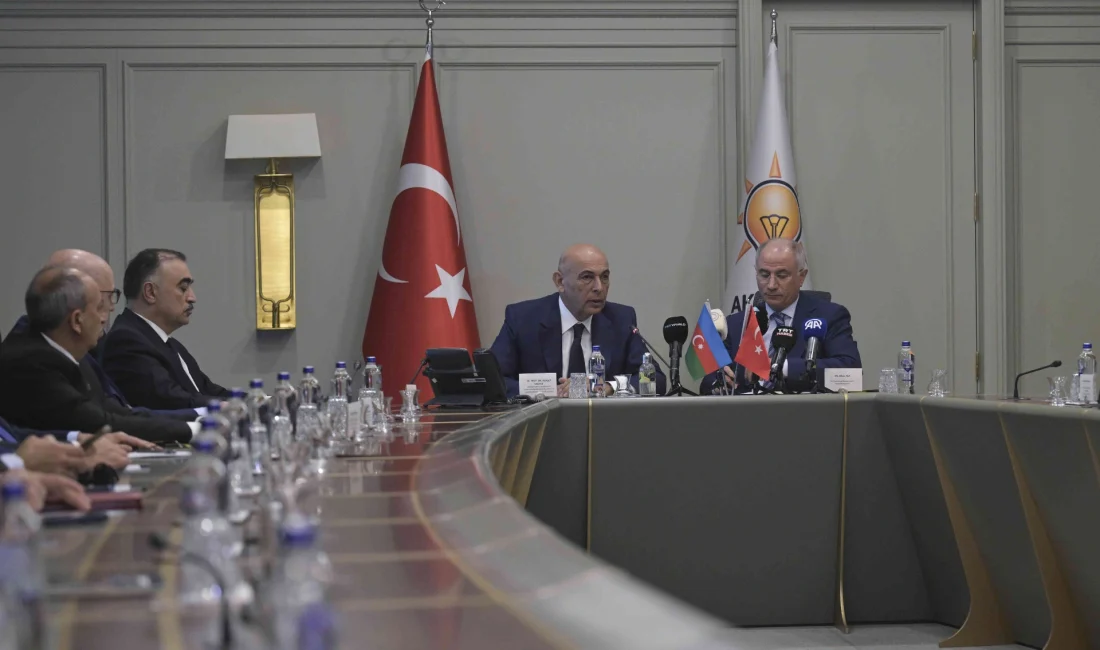 Azerbaycan Heyetinden AK Parti’ye Dostluk Ziyareti AK Parti Genel Başkanvekili Efkan Ala, Azerbaycan Cumhurbaşkanlığı heyetiyle yaptığı