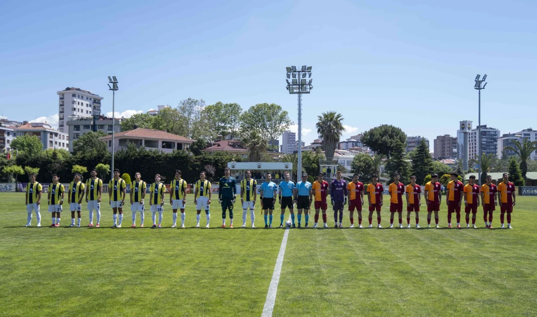 Fenerbahçe, 2-0 geriye düştüğü derbide Haydar Karataş’ın golleriyle Galatasaray ile