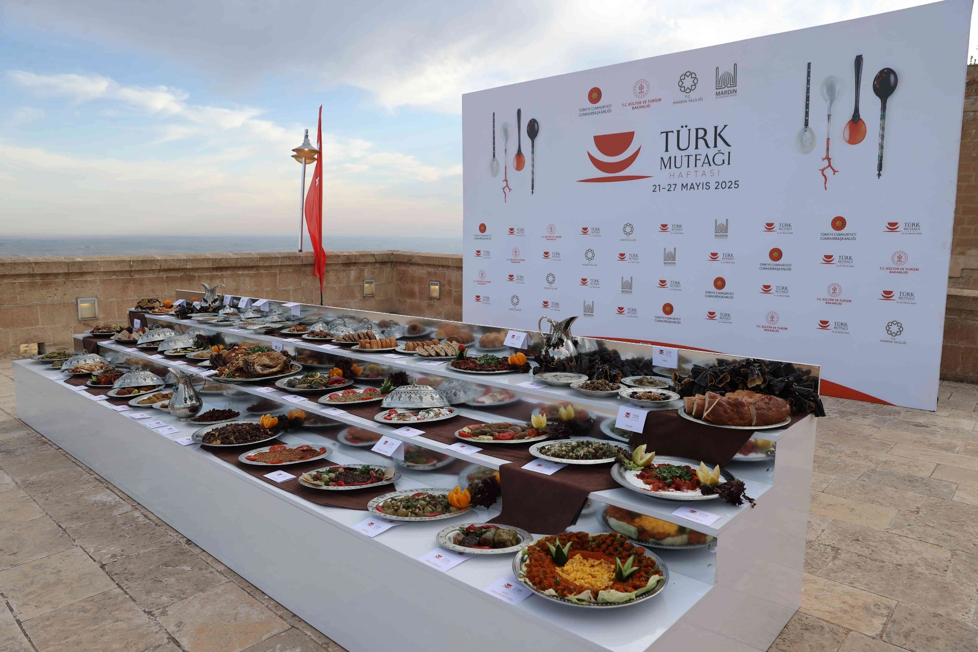 Mardin mutfağının zenginliği, Türk Mutfağı Haftası etkinliklerinde kaburga dolmasından harireye