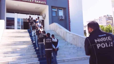 Iğdır Emniyet Müdürlüğü tarafından uyuşturucuya karşı yürütülen operasyon kapsamında 10