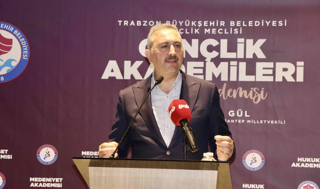 AK Parti Grup Başkanvekili Abdulhamit Gül, Trabzon'da gençlere hitap ederek,