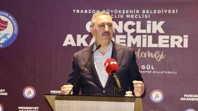 AK Parti Grup Başkanvekili Abdulhamit Gül, Trabzon'da gençlere hitap ederek,