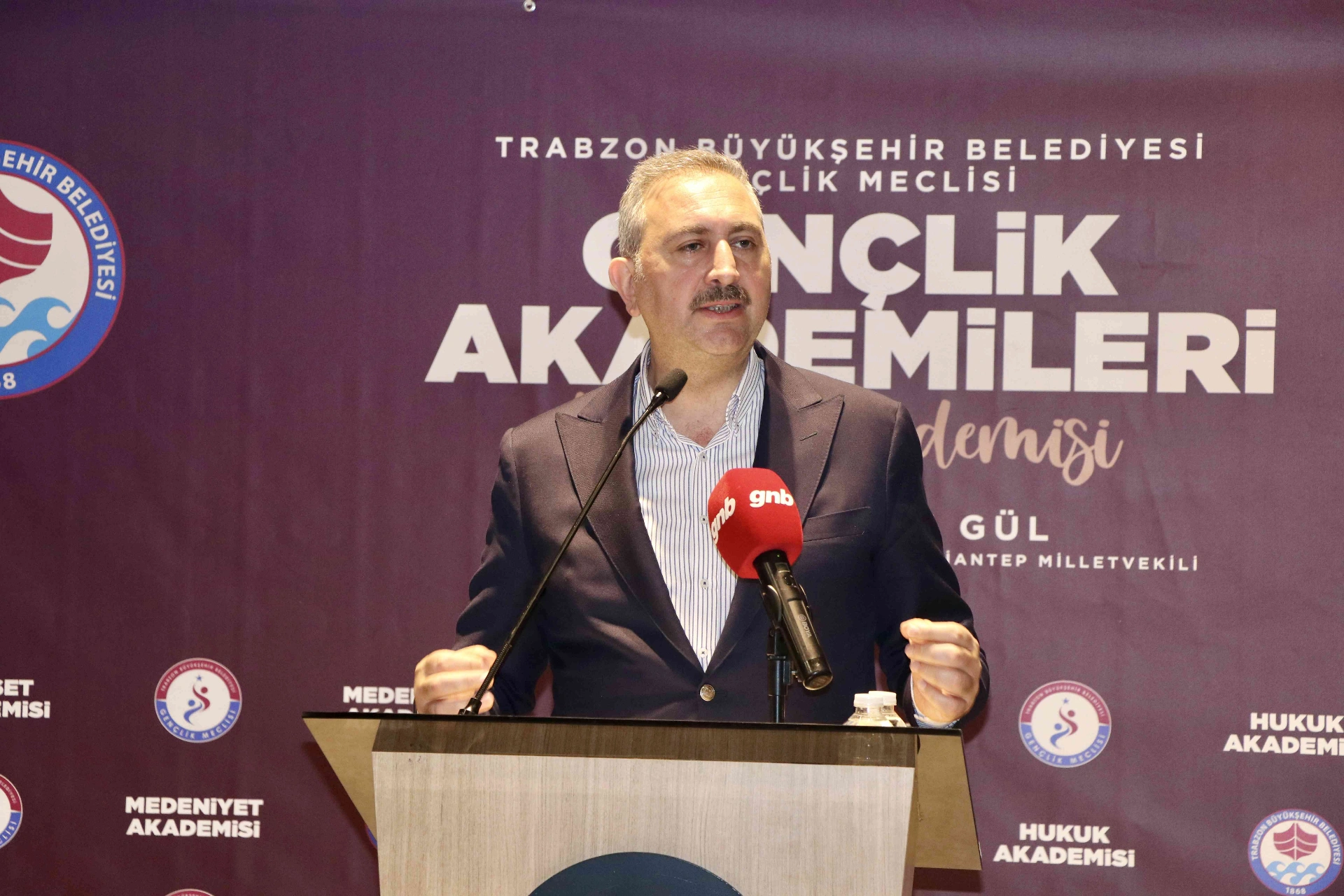 AK Parti Grup Başkanvekili Abdulhamit Gül, Trabzon'da gençlere hitap ederek,