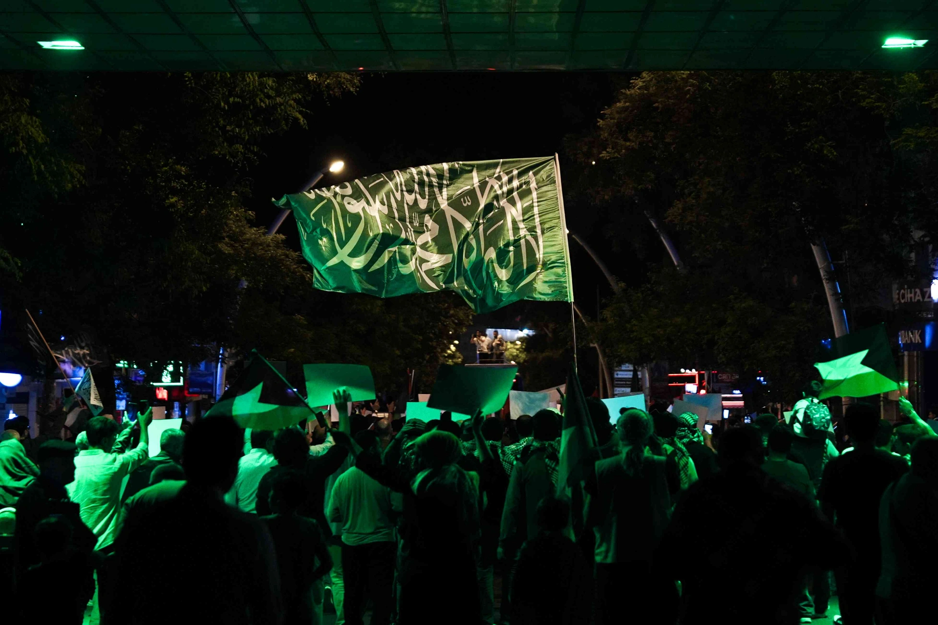 Ankara’da düzenlenen yürüyüşte, İsrail’in Gazze’ye yönelik saldırıları kınandı. Binlerce kişi