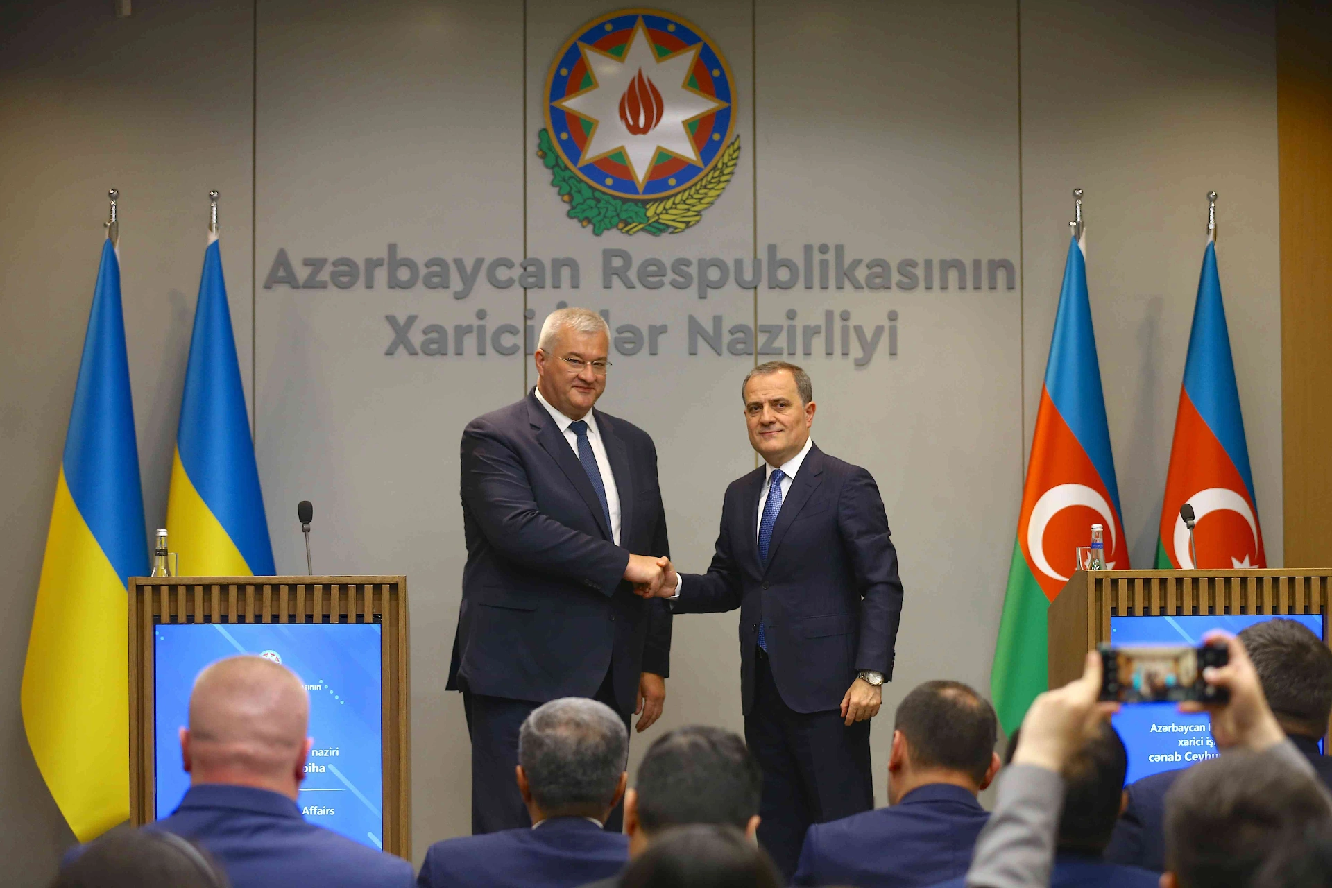 Ukrayna ve Azerbaycan Dışişleri Bakanları, Bakü’deki görüşmede barış çağrısında bulundu: