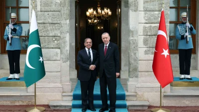 Cumhurbaşkanı Erdoğan, Pakistan Başbakanı Şahbaz Şerif’i İstanbul’da kabul etti. Görüşme,
