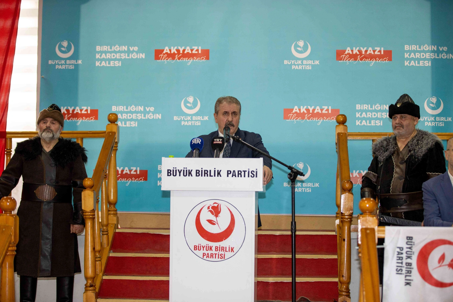 Sakarya’da konuşan BBP Lideri Mustafa Destici, terörle mücadelede kararlılık mesajı